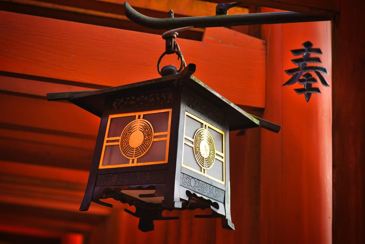 A lantern for every hour